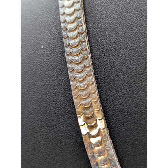 Vtg Marked Korea Silver Tone 'Fish Scale' Flexible 24" Fold Over Clasp Necklace - Picture 3 of 6